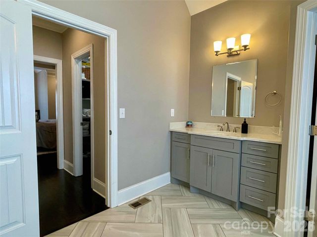 5147 Meadow Park Lane, Hickory, NC 28602