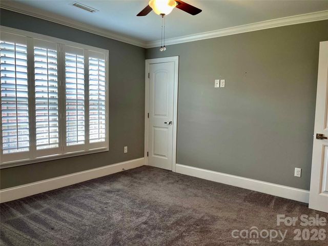 5147 Meadow Park Lane, Hickory, NC 28602