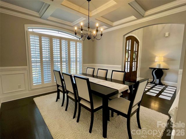 5147 Meadow Park Lane, Hickory, NC 28602