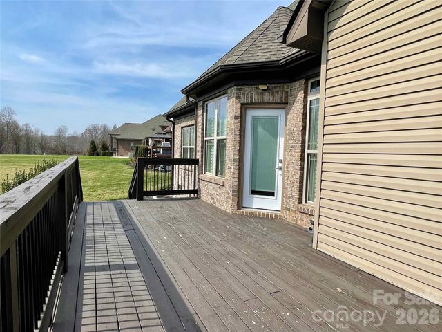 5147 Meadow Park Lane, Hickory, NC 28602