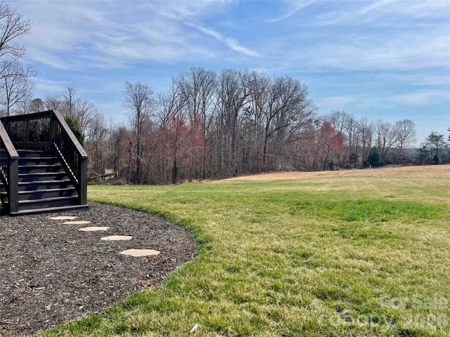 5147 Meadow Park Lane, Hickory, NC 28602