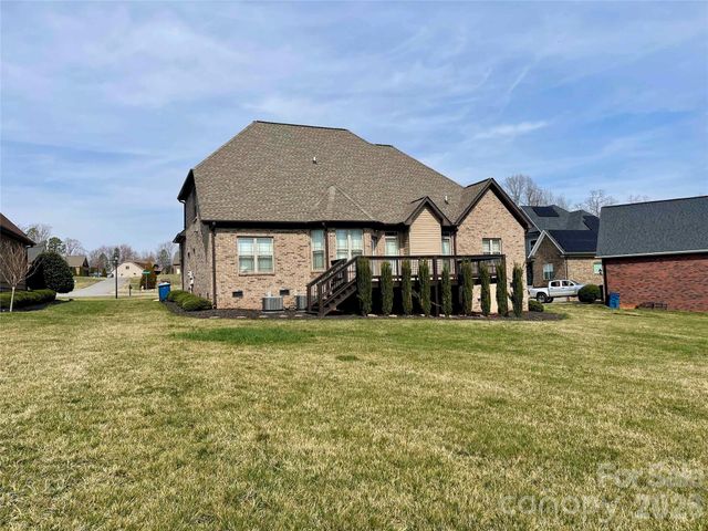 5147 Meadow Park Lane, Hickory, NC 28602