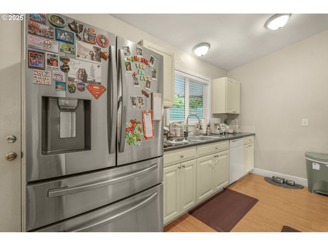 10090 Sw BEAVERTON HILLSDALE Hwy 13, Beaverton, OR 97005