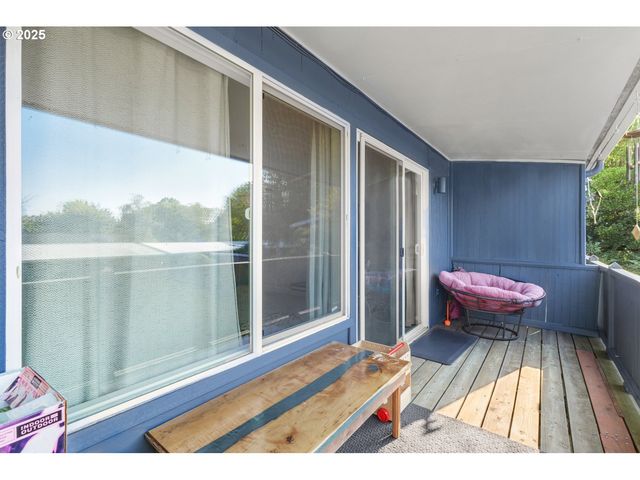 10090 Sw BEAVERTON HILLSDALE Hwy 13, Beaverton, OR 97005