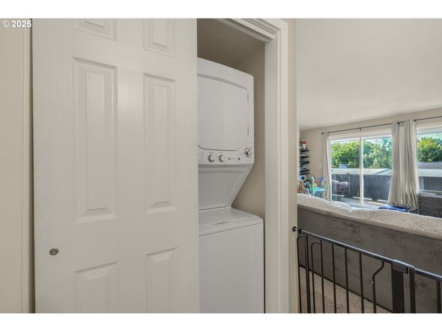 10090 Sw BEAVERTON HILLSDALE Hwy 13, Beaverton, OR 97005