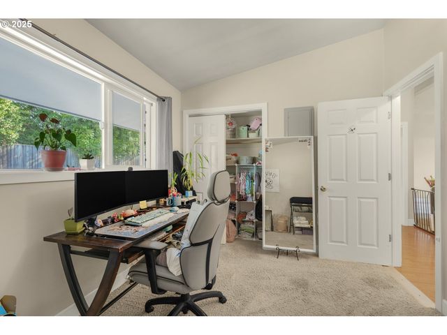 10090 Sw BEAVERTON HILLSDALE Hwy 13, Beaverton, OR 97005