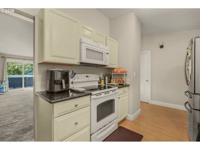 10090 Sw BEAVERTON HILLSDALE Hwy 13, Beaverton, OR 97005