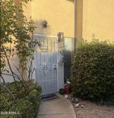 2423 E TRACY Lane 3, Phoenix, AZ 85032