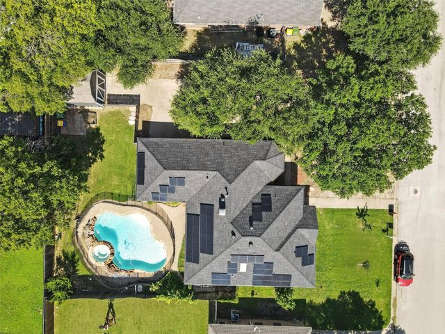 315 Woodlawn Street, Krum, TX 76249