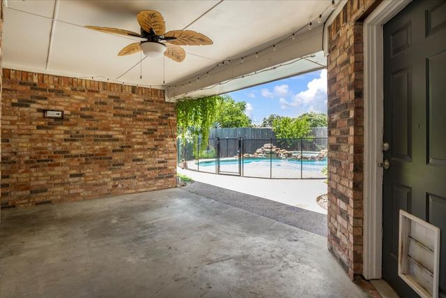 315 Woodlawn Street, Krum, TX 76249