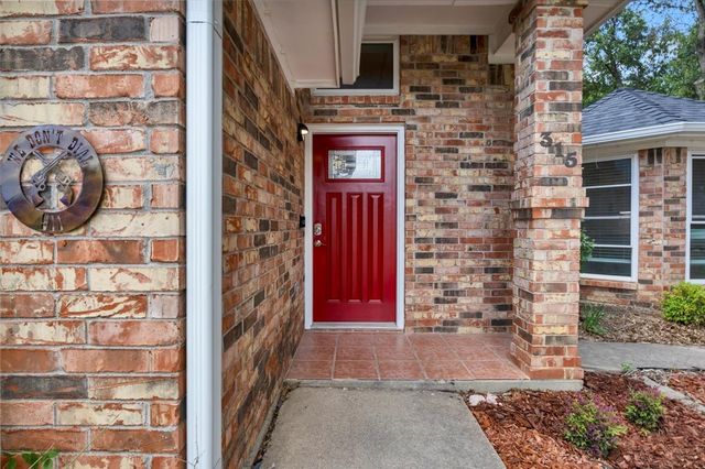 315 Woodlawn Street, Krum, TX 76249