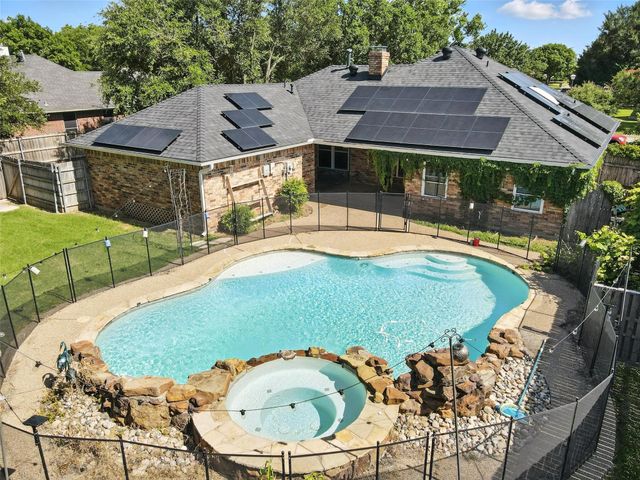 315 Woodlawn Street, Krum, TX 76249