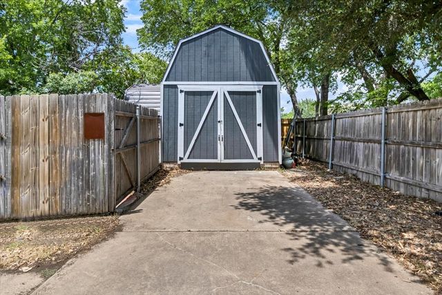 315 Woodlawn Street, Krum, TX 76249