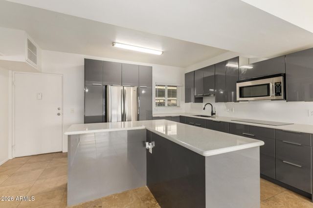 351 E THOMAS Road D104, Phoenix, AZ 85012