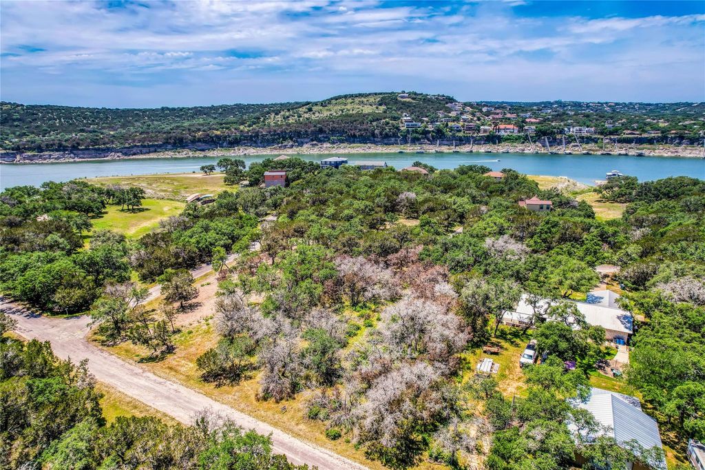 21703 Falcon LN, Lago Vista, TX 78645