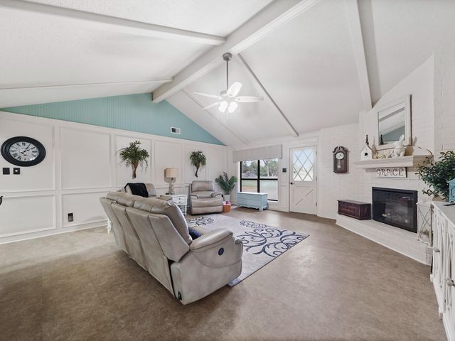 2022 Skrivanek Road, Sealy, TX 77474