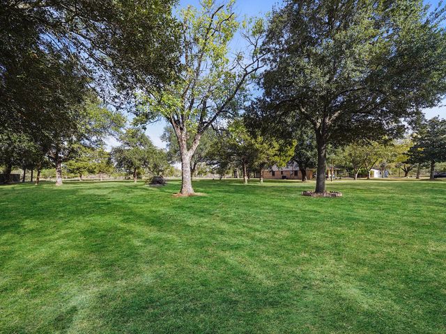 2022 Skrivanek Road, Sealy, TX 77474