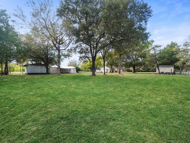 2022 Skrivanek Road, Sealy, TX 77474