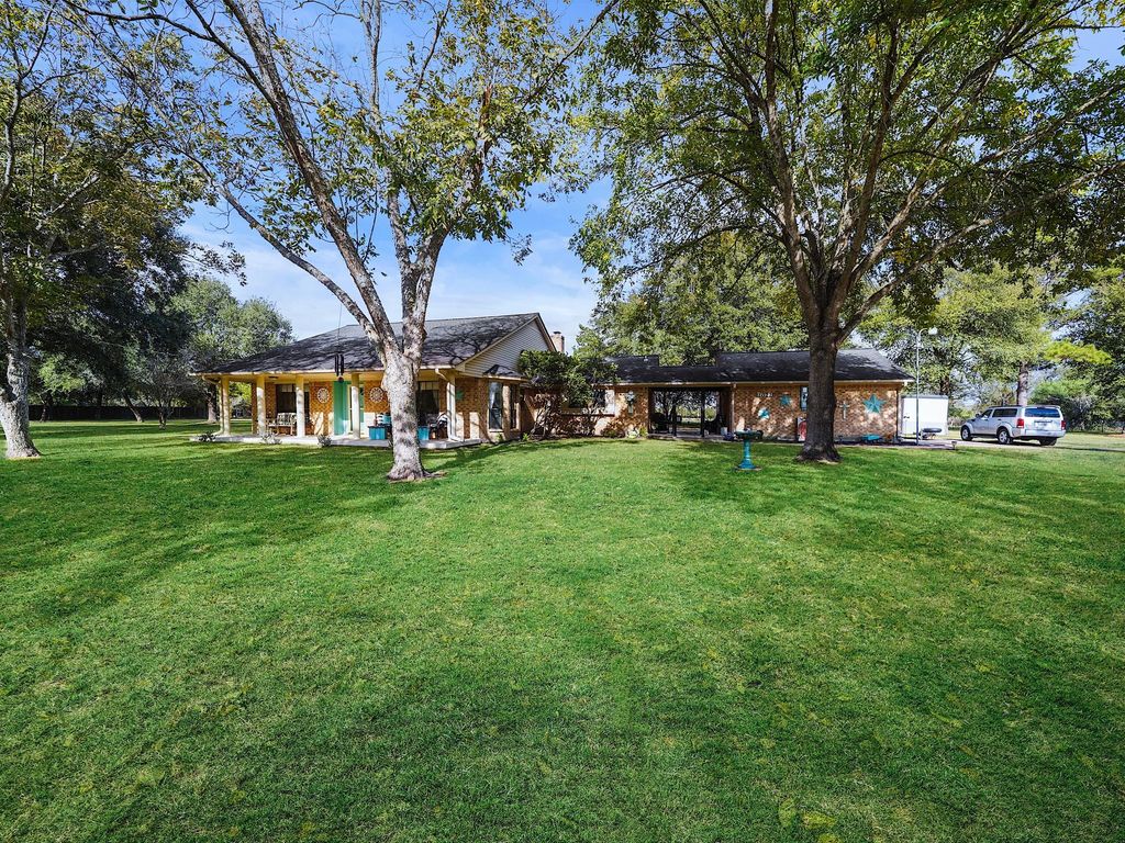 2022 Skrivanek Road, Sealy, TX 77474