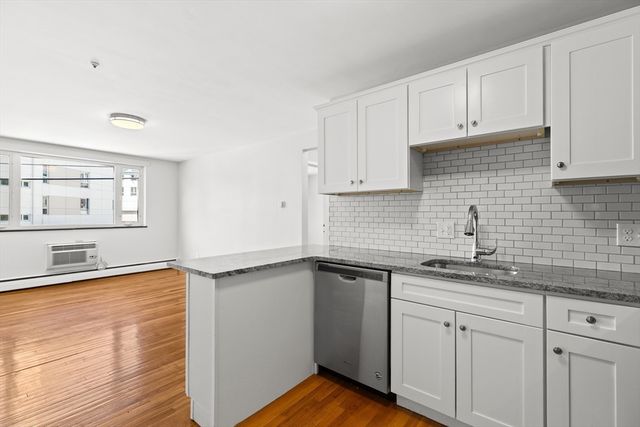 121 Warren St 4, Watertown, MA 02472