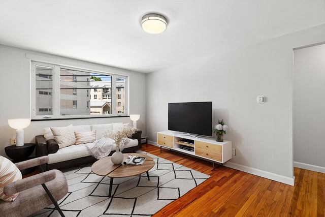 121 Warren St 4, Watertown, MA 02472