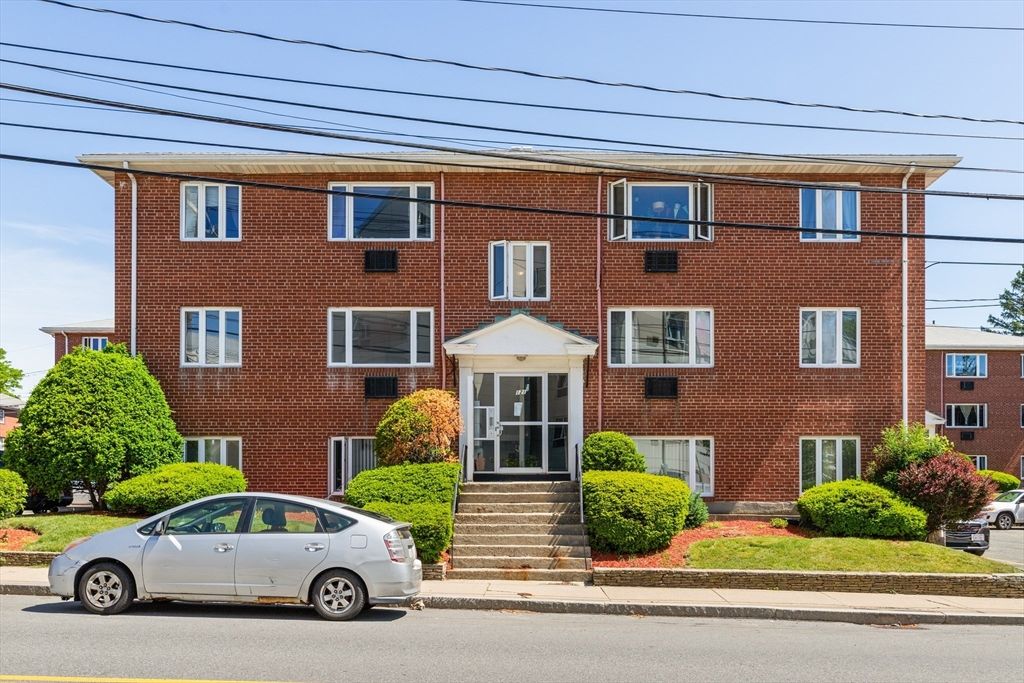 121 Warren St 4, Watertown, MA 02472