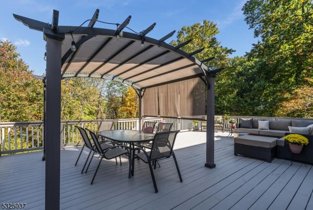 73 Old Mountain Rd, Clinton Twp., NJ 08833