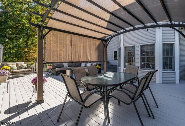 73 Old Mountain Rd, Clinton Twp., NJ 08833