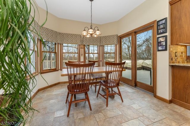 73 Old Mountain Rd, Clinton Twp., NJ 08833