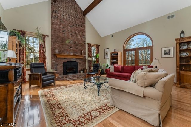 73 Old Mountain Rd, Clinton Twp., NJ 08833