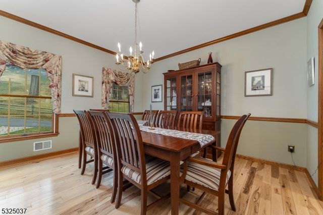 73 Old Mountain Rd, Clinton Twp., NJ 08833