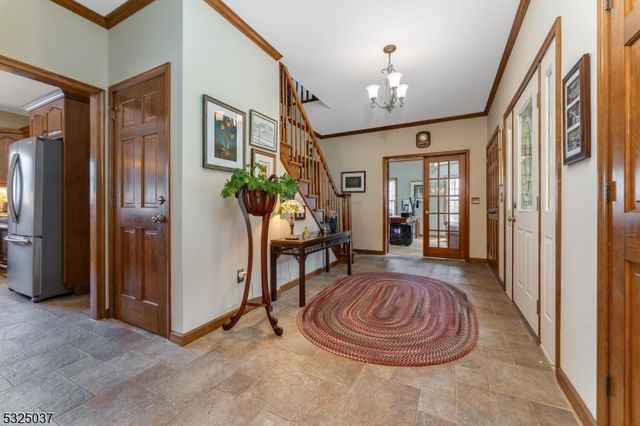 73 Old Mountain Rd, Clinton Twp., NJ 08833