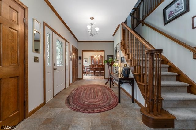 73 Old Mountain Rd, Clinton Twp., NJ 08833