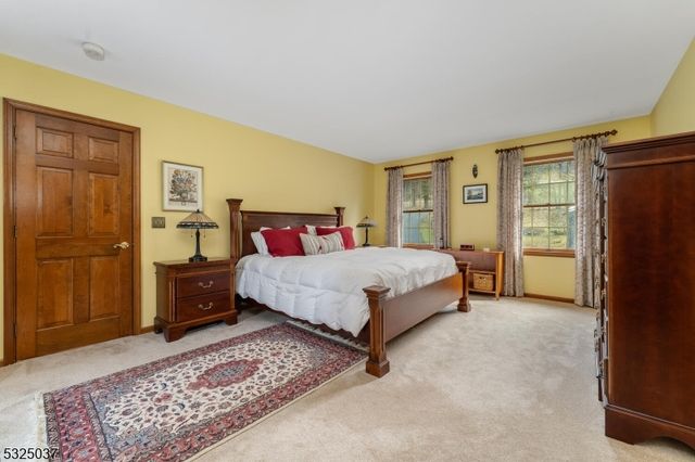 73 Old Mountain Rd, Clinton Twp., NJ 08833