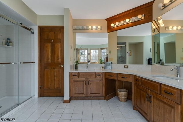 73 Old Mountain Rd, Clinton Twp., NJ 08833