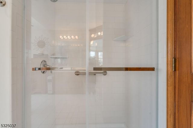 73 Old Mountain Rd, Clinton Twp., NJ 08833