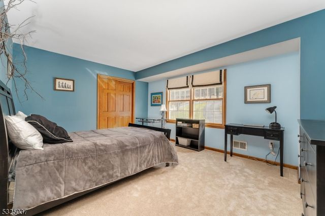 73 Old Mountain Rd, Clinton Twp., NJ 08833