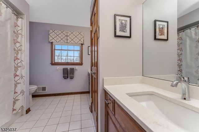 73 Old Mountain Rd, Clinton Twp., NJ 08833