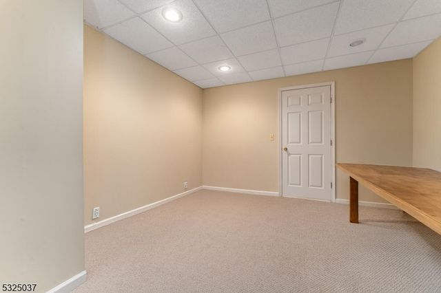 73 Old Mountain Rd, Clinton Twp., NJ 08833