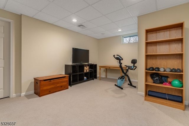 73 Old Mountain Rd, Clinton Twp., NJ 08833