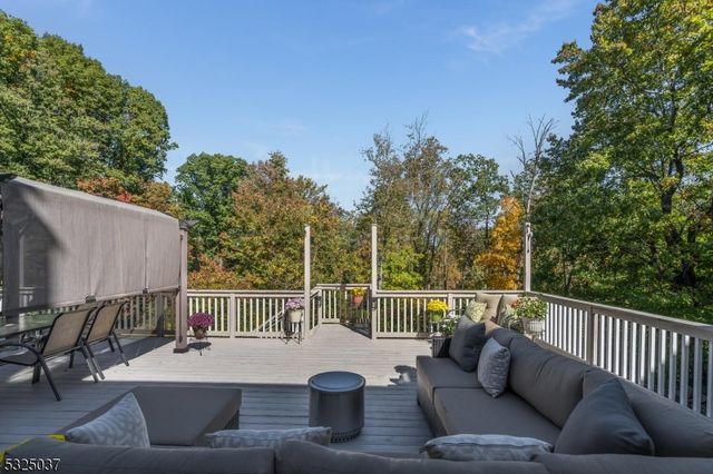 73 Old Mountain Rd, Clinton Twp., NJ 08833