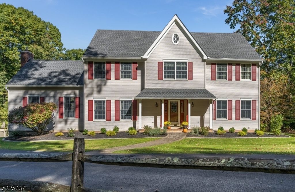 73 Old Mountain Rd, Clinton Twp., NJ 08833