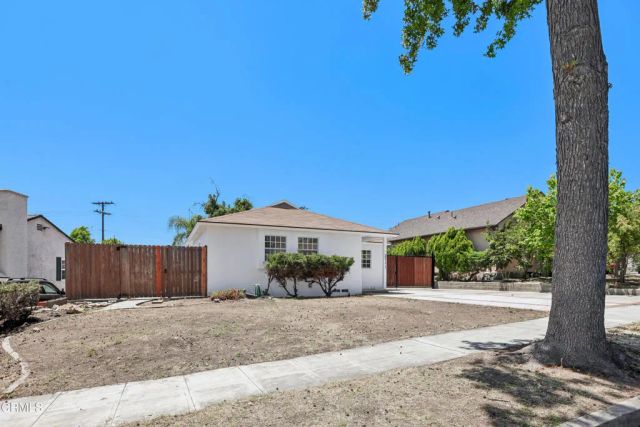 2711 N Lincoln Street, Burbank, CA 91504