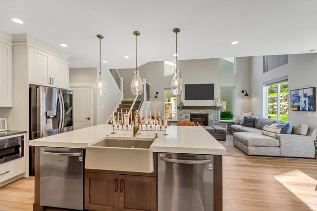 230 E VISTA WAY, North Salt Lake, UT 84054