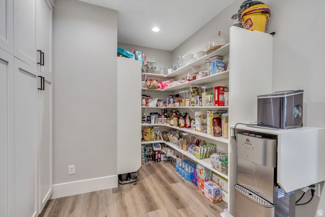 230 E VISTA WAY, North Salt Lake, UT 84054