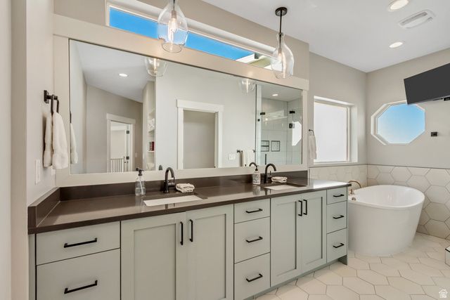 230 E VISTA WAY, North Salt Lake, UT 84054