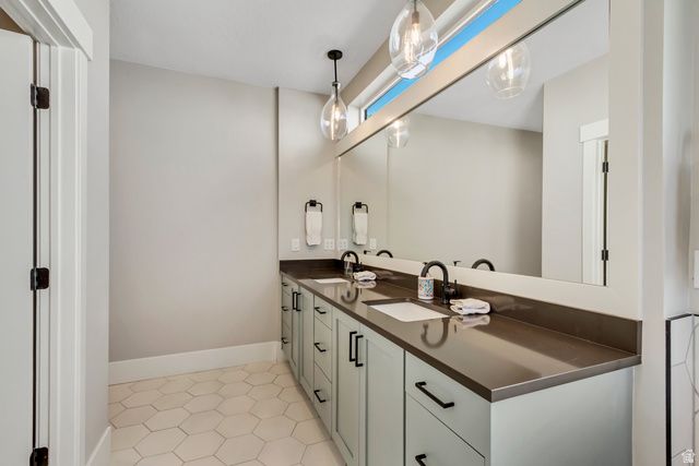 230 E VISTA WAY, North Salt Lake, UT 84054