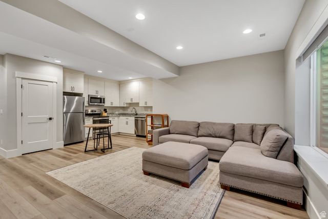 230 E VISTA WAY, North Salt Lake, UT 84054