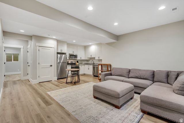 230 E VISTA WAY, North Salt Lake, UT 84054