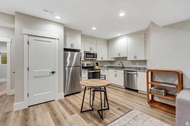230 E VISTA WAY, North Salt Lake, UT 84054